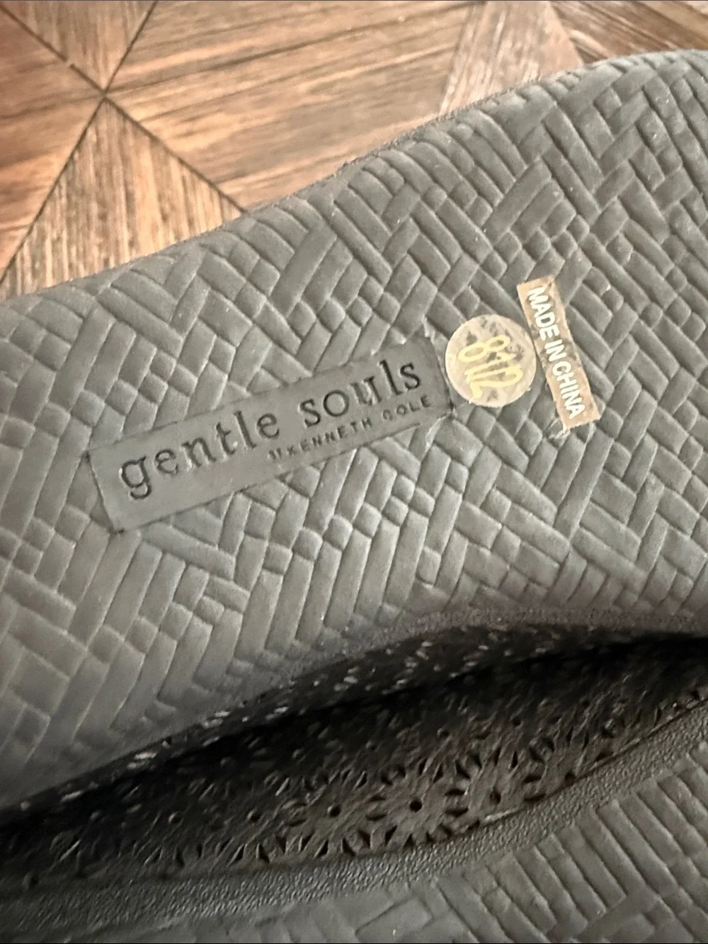 Gentle Souls by Kenneth Cole Black Perforated Leather Loafers Size 8.5 Like New